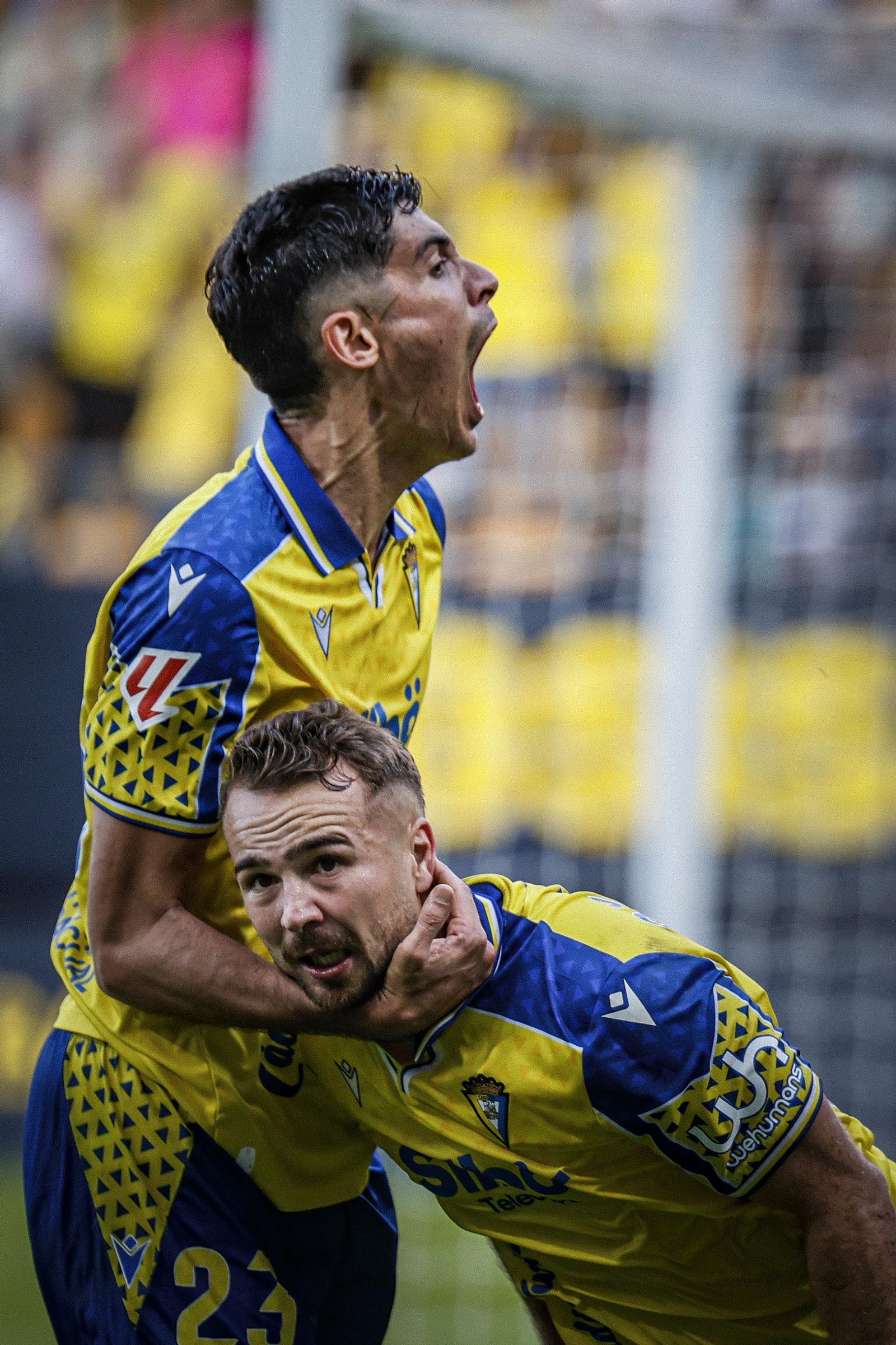 Búscate entre las imágenes del partido de fútbol entre Cádiz CF y Córdoba CF