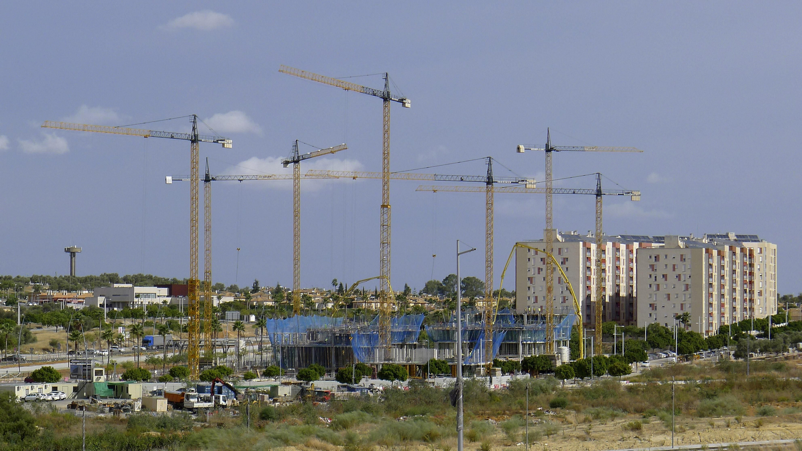 Viviendas en construcción en Entrenúcleos, el nuevo barrio entre Montequinto y Dos Hermanas.