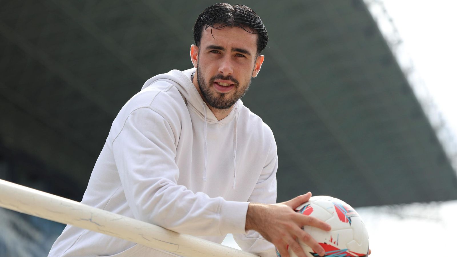 Puga posa en La Rosaleda.