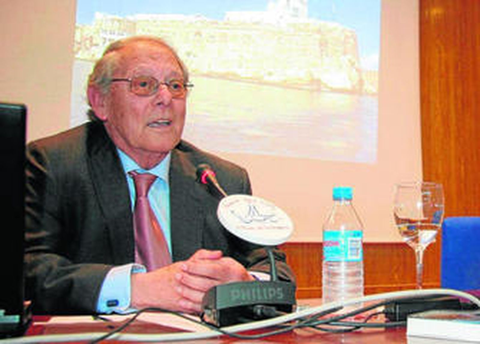 El empresario y escritor Alberto Boutellier, durante la presentación de una de sus anteriores novelas.