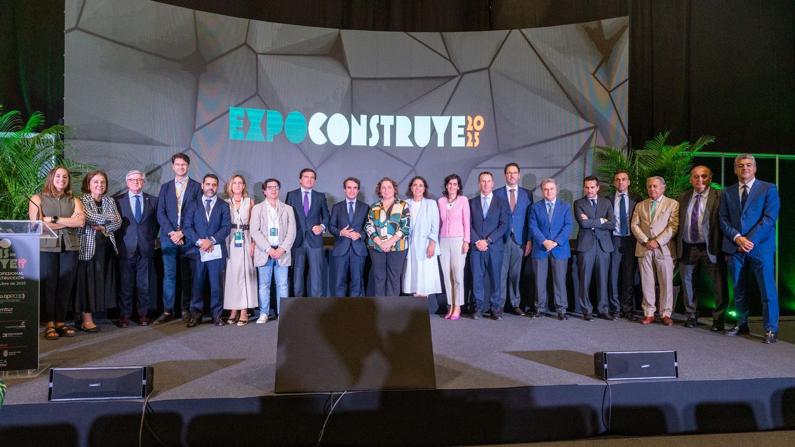 Foto de familia en la inauguración de esta quinta edición de Expoconstruye