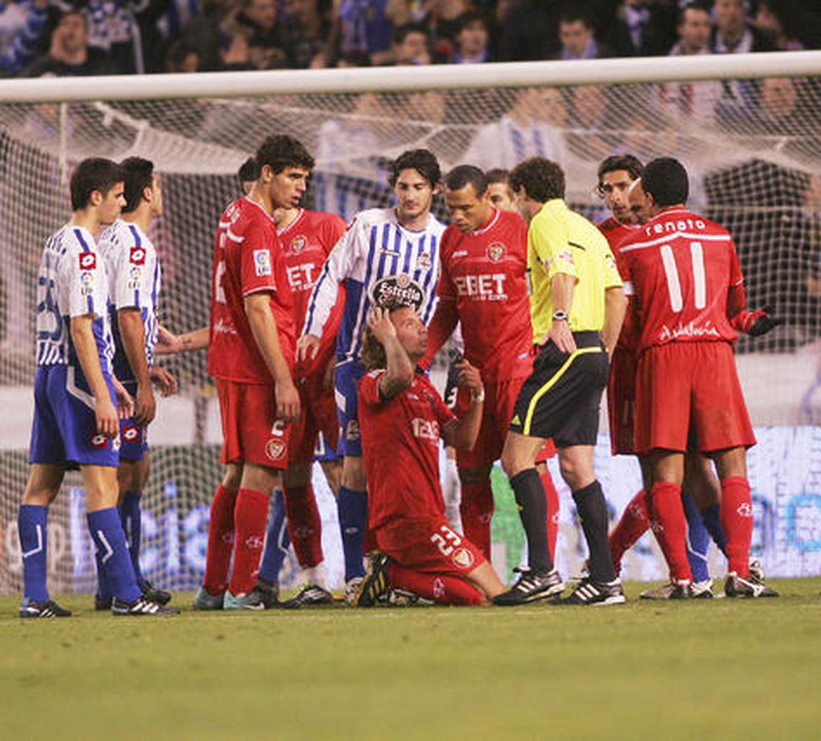 Durante el partido los ánimos estuvieron caldeados.

Foto: 13foto
