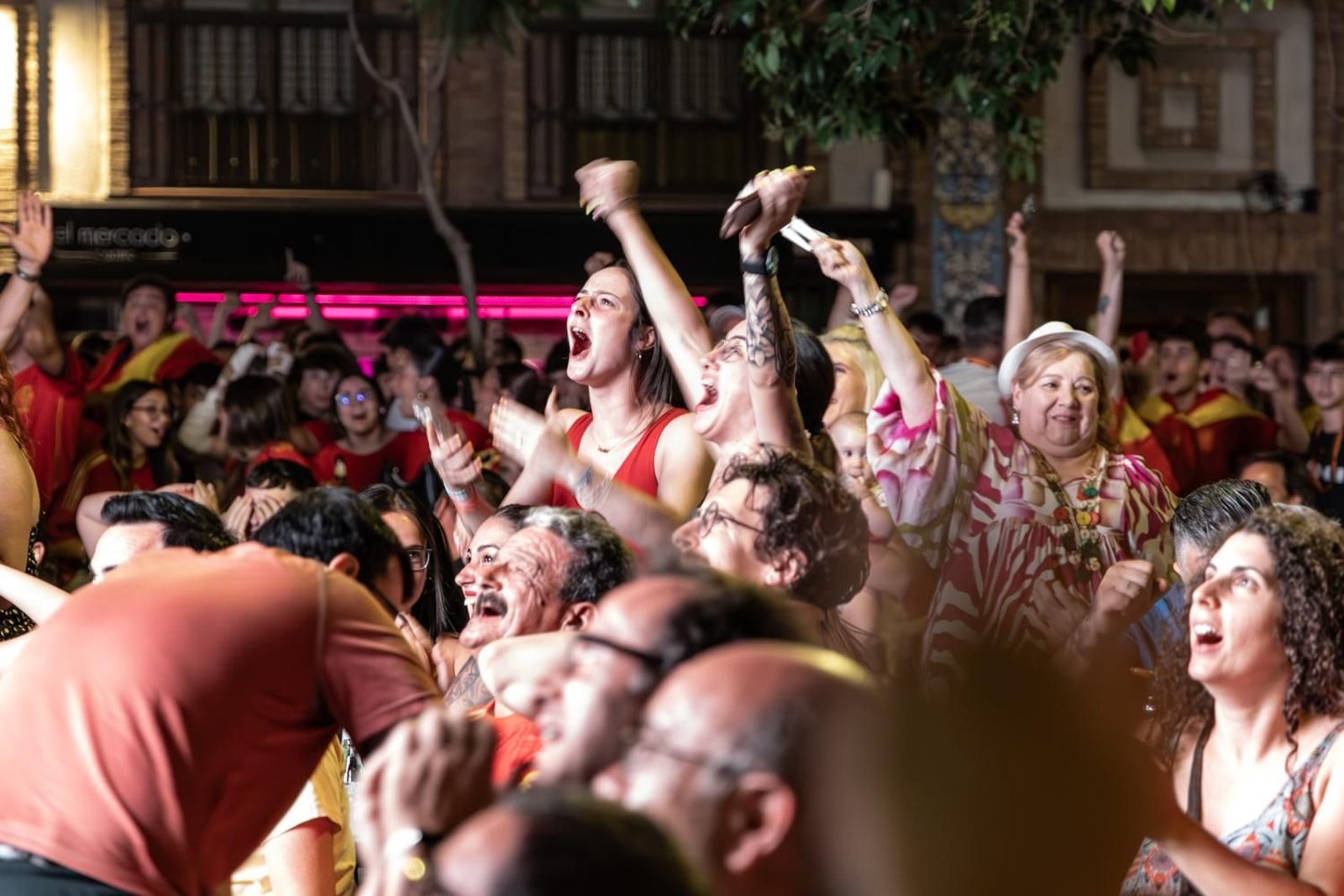 La euforia jiennense por la victoria de España, imágenes