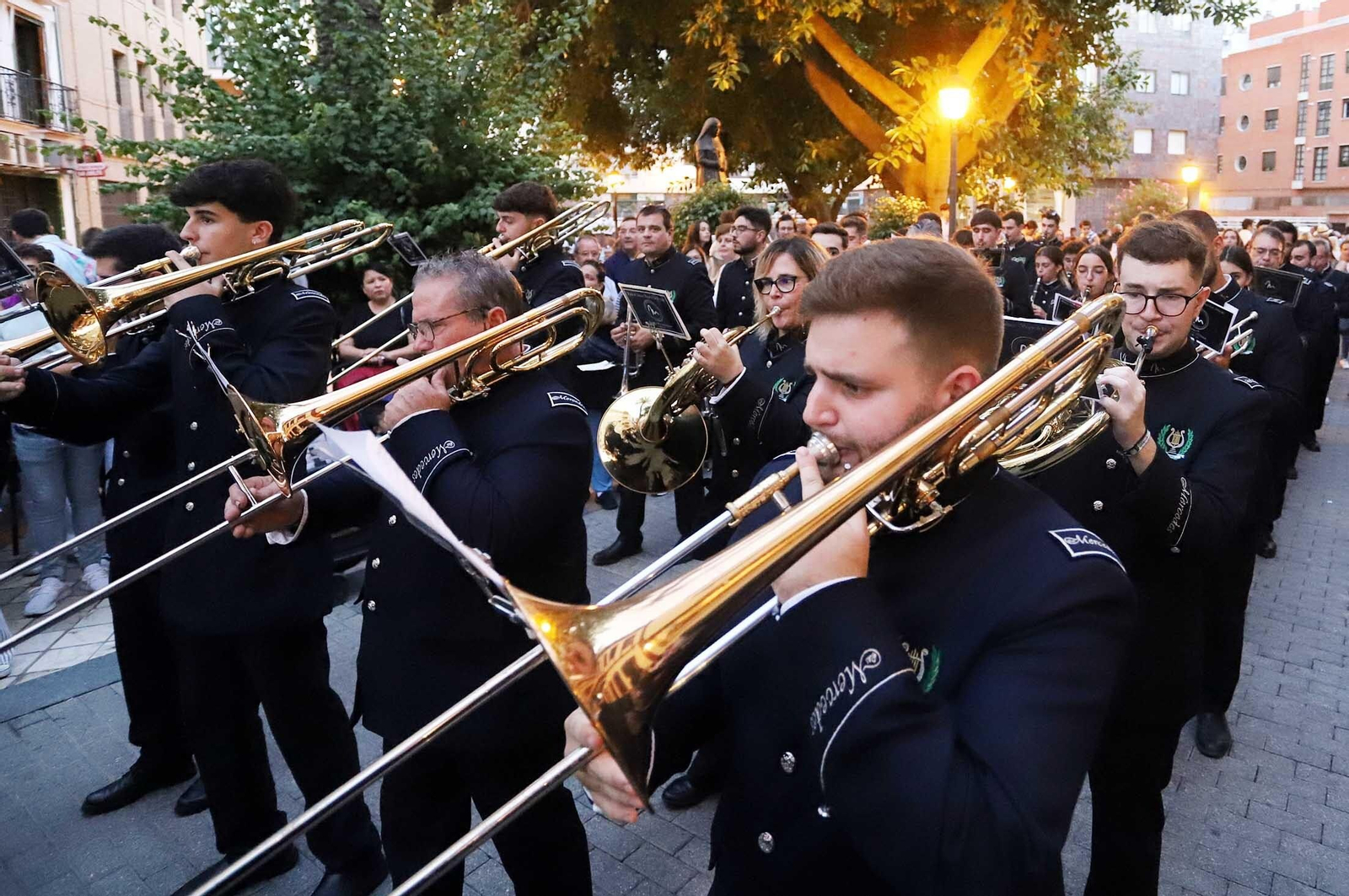 Imágenes de la procesión de la Virgen de la Amargura por las calles de Huelva