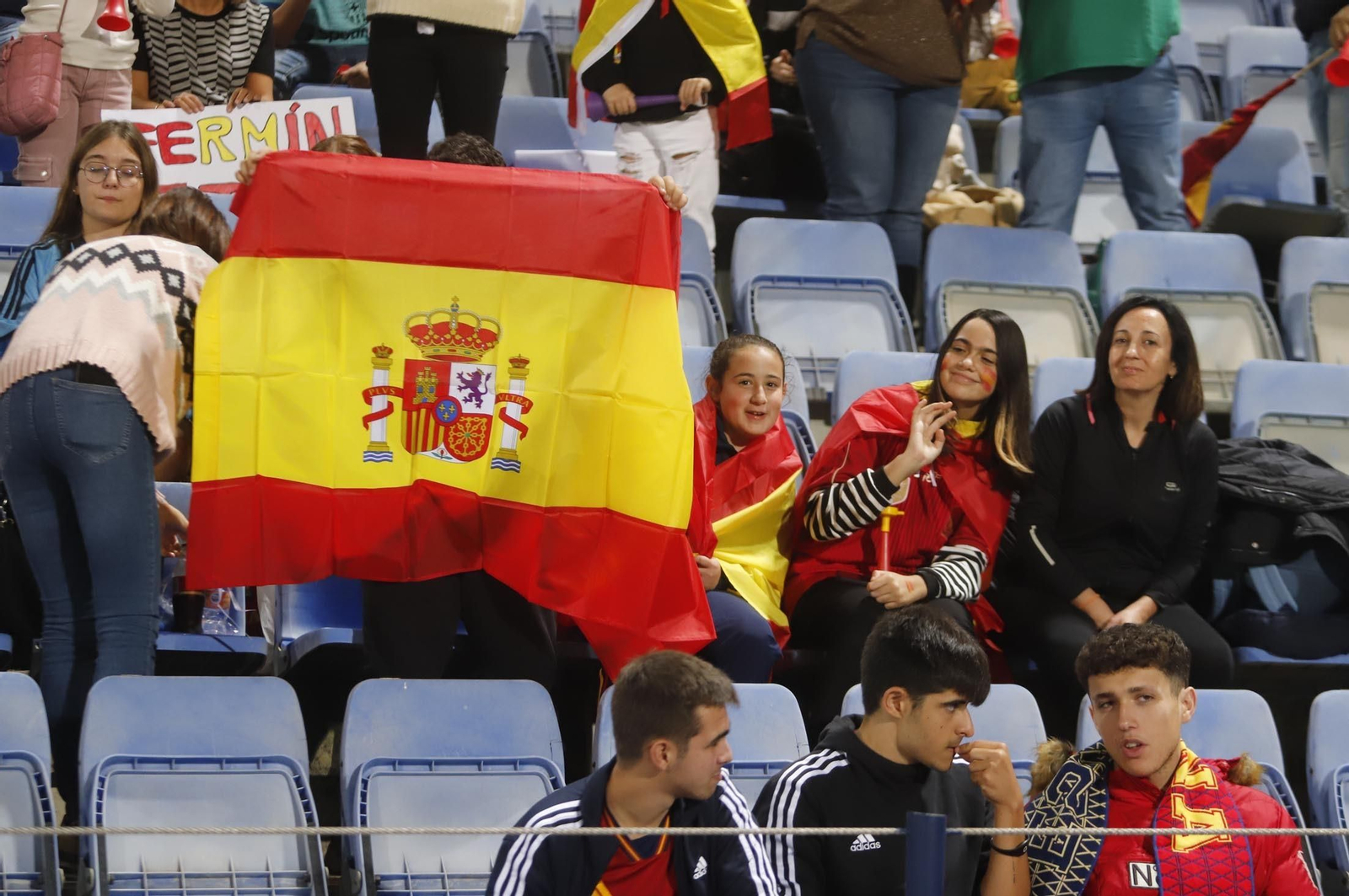 Gran ambiente para ver la selección española sub-21 en Huelva