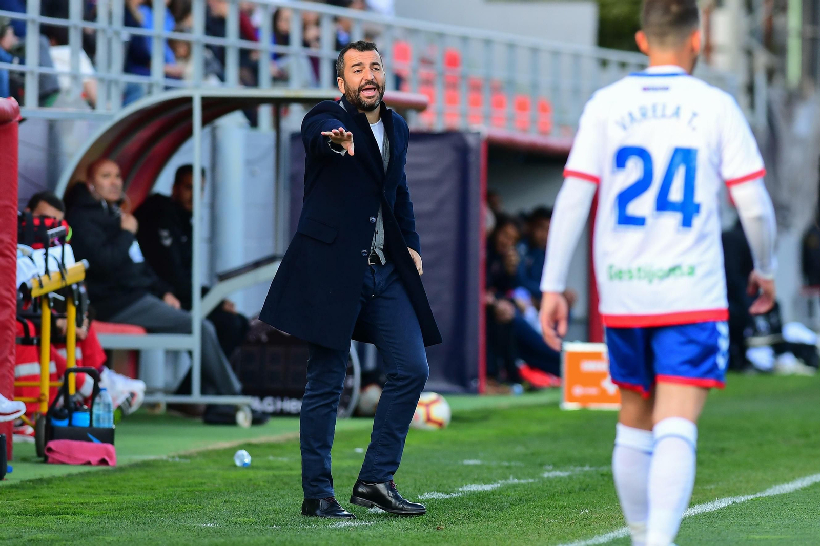Diego Martínez ordena a los suyos durante el partido jugado ante el Rayo Majadahonda