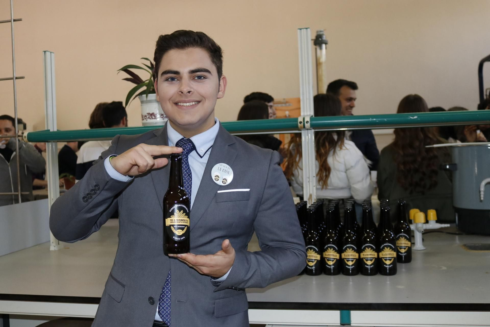 Imágenes de la presentación de la nueva cerveza de los alumnos del IES Mediterráneo