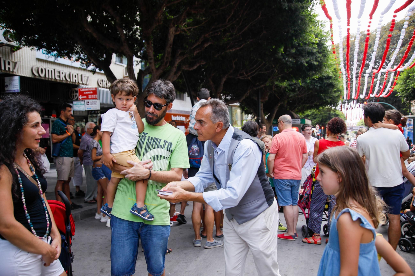 Las mejores imágenes del espectáculo 'Magia en la Calle' en el Paseo de Almería