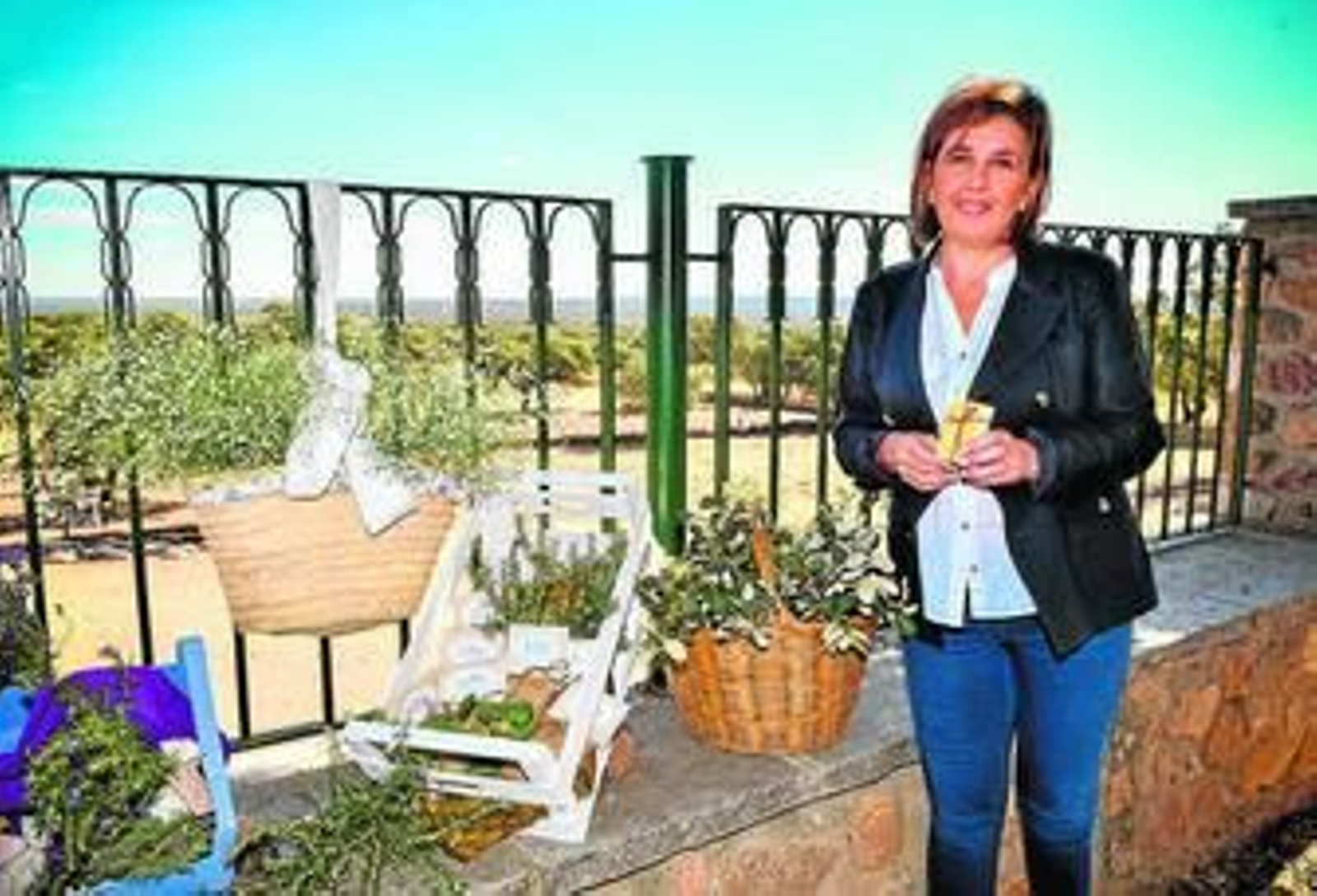 Daría Moreno presenta el producto en el santuario de la Virgen de Luna.