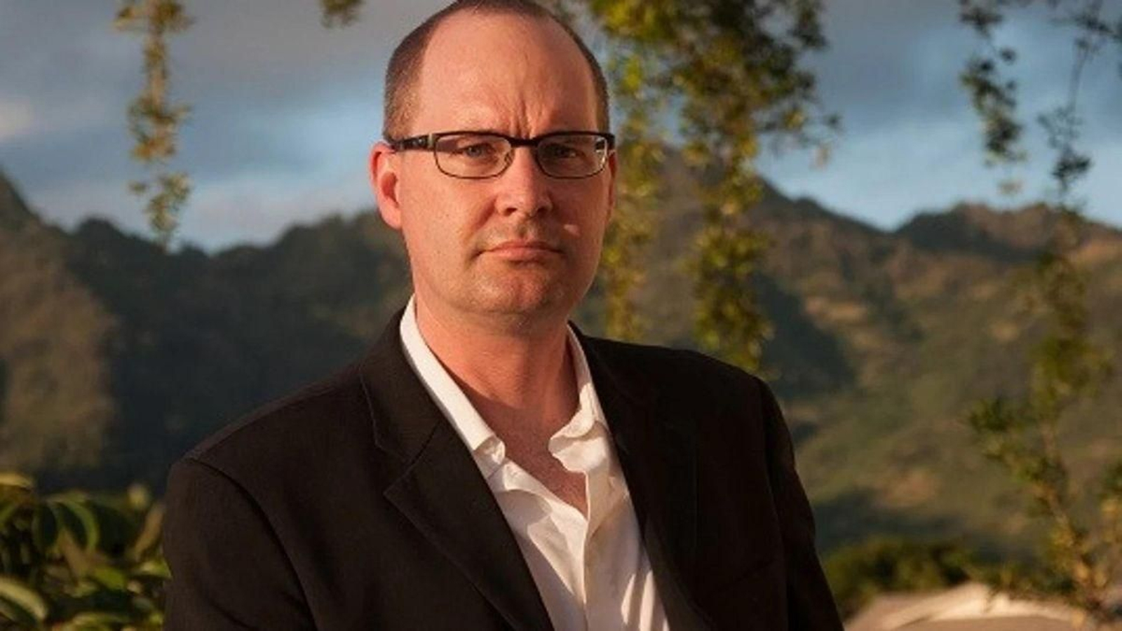 El autor James Kestrel.