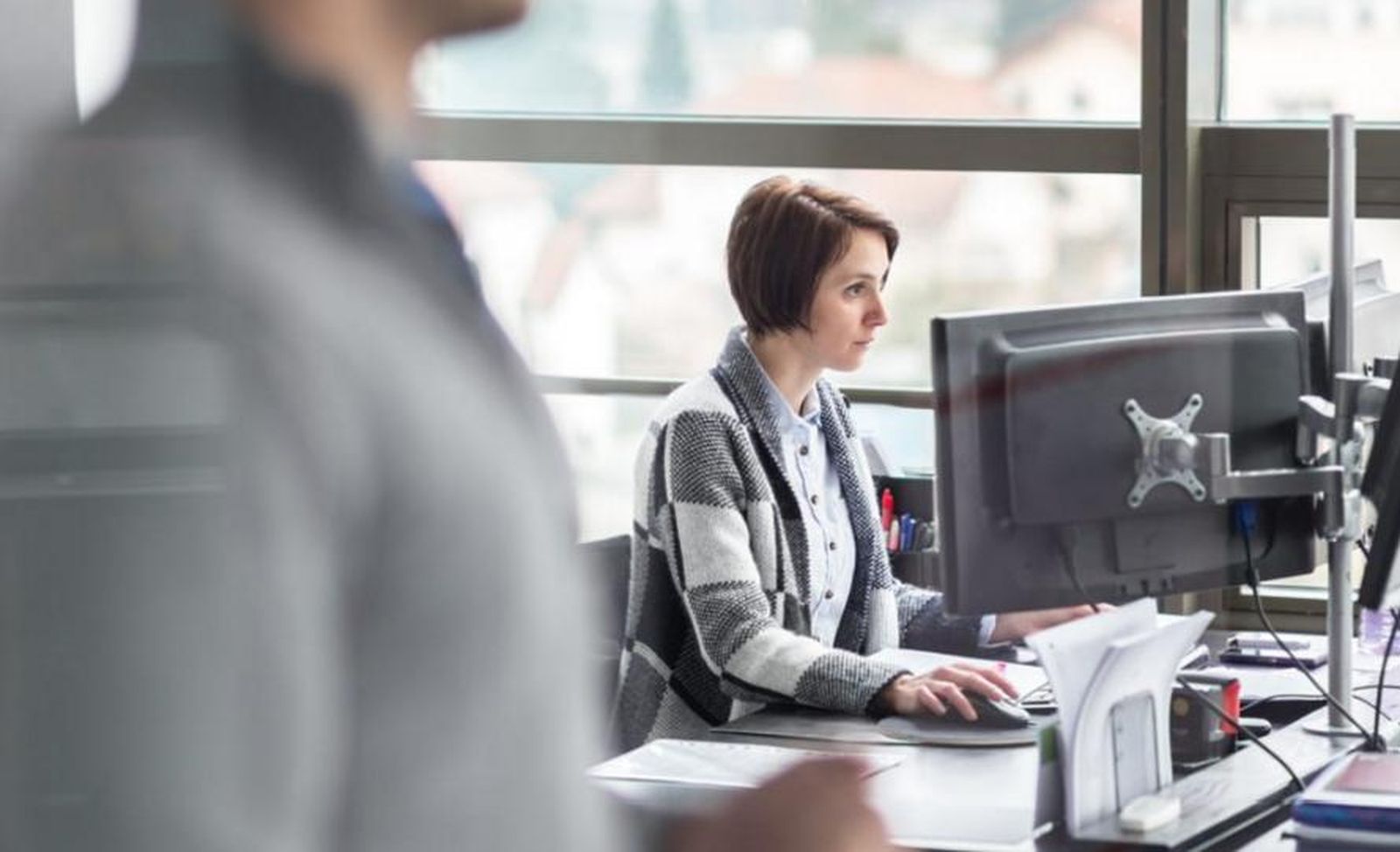 Requiere mucho tiempo dar con las palabras clave adecuadas y encontrar contenidos que enganchen.