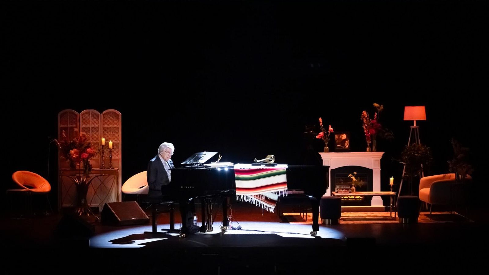Puesta en escena del concierto de Manuel Alejandro Puesta en escena del concierto de Manuel Alejandro