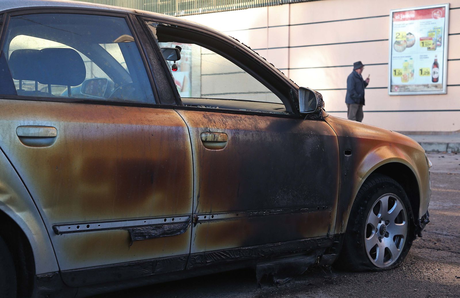 Fotos de los coches calcinados en San José Artesano