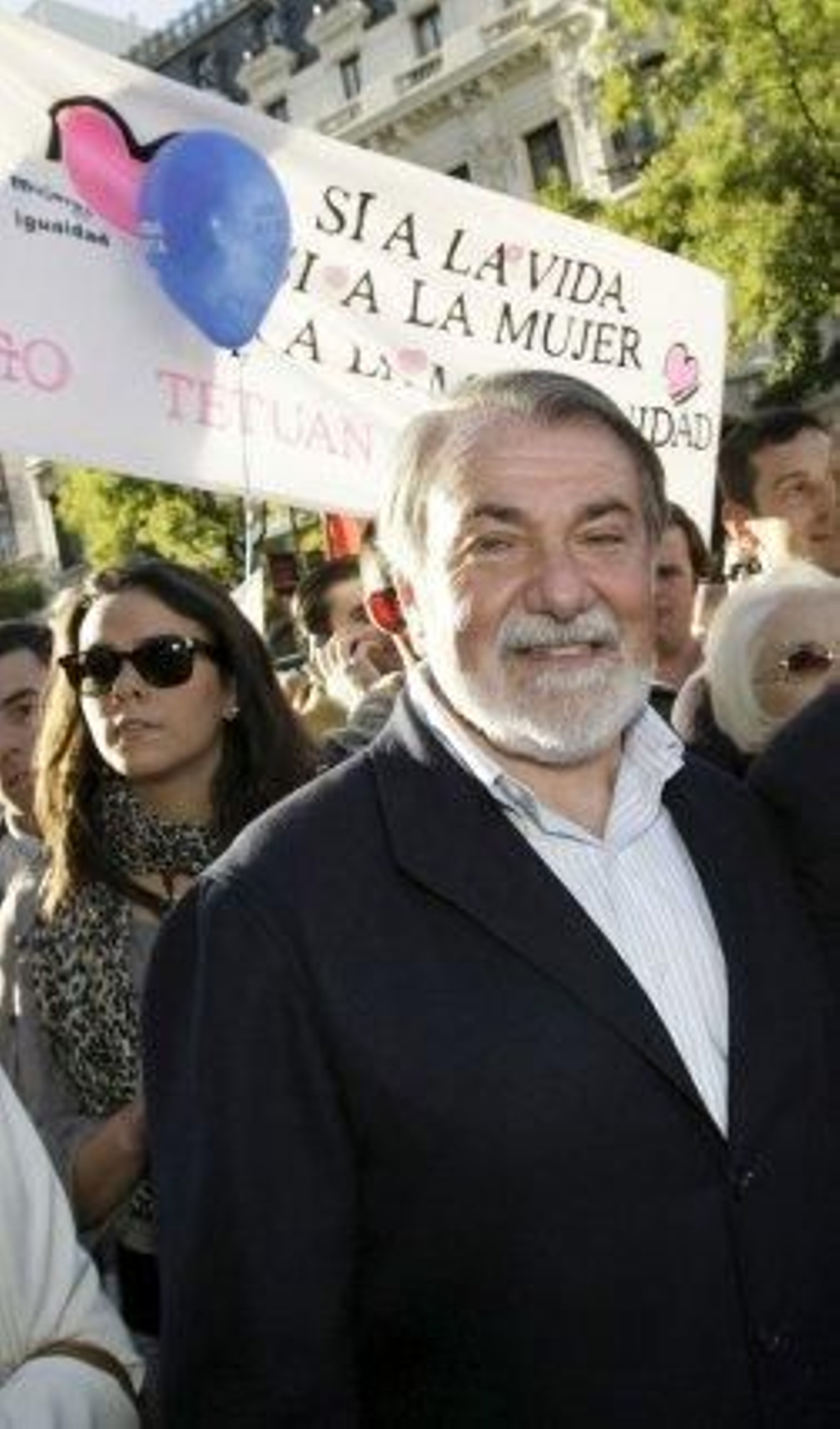 Mayor Oreja, ex candidato a las elecciones europeas por el PP, asiste a la marcha. / EFE