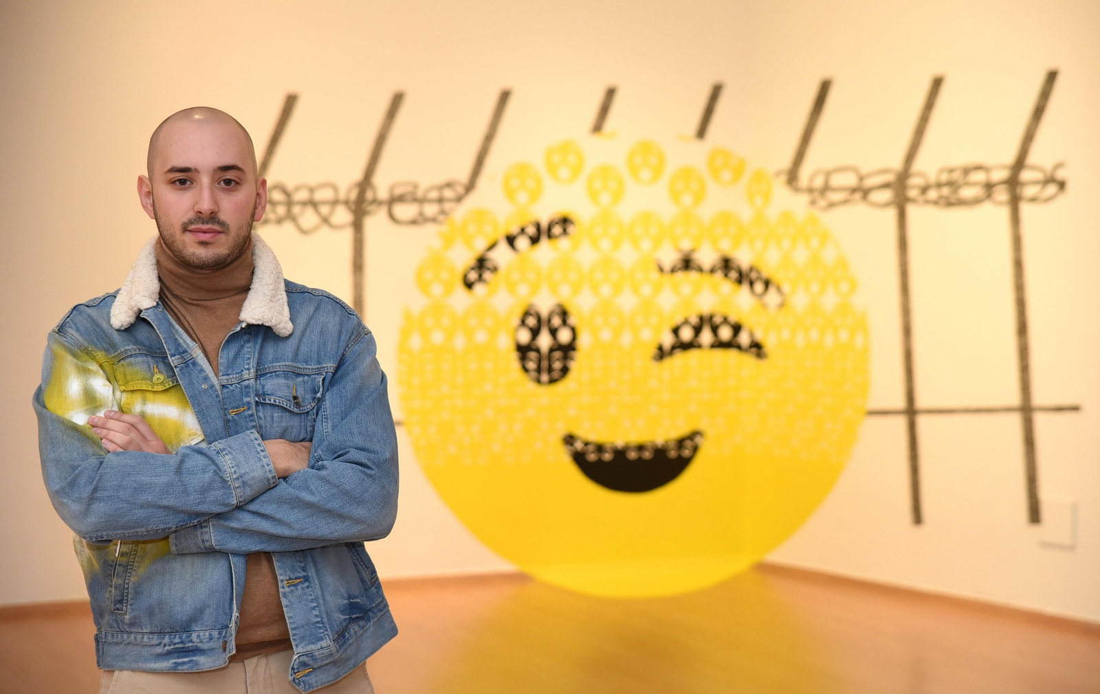 El autor de la divertida y reflexiva exposición, José A. Soriano.