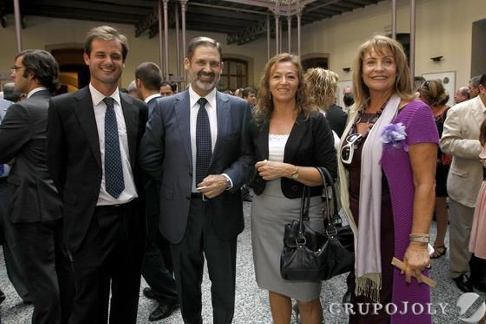 Javier Rodríguez Benavente, Vicente Ortells, subdelegado de Defensa; Nuria Sánchez, presidenta de la Asociación de Empresarias; y Josefa Díaz.

Foto: Julio Gonzalez-Joaquin Pino-Jose Braza