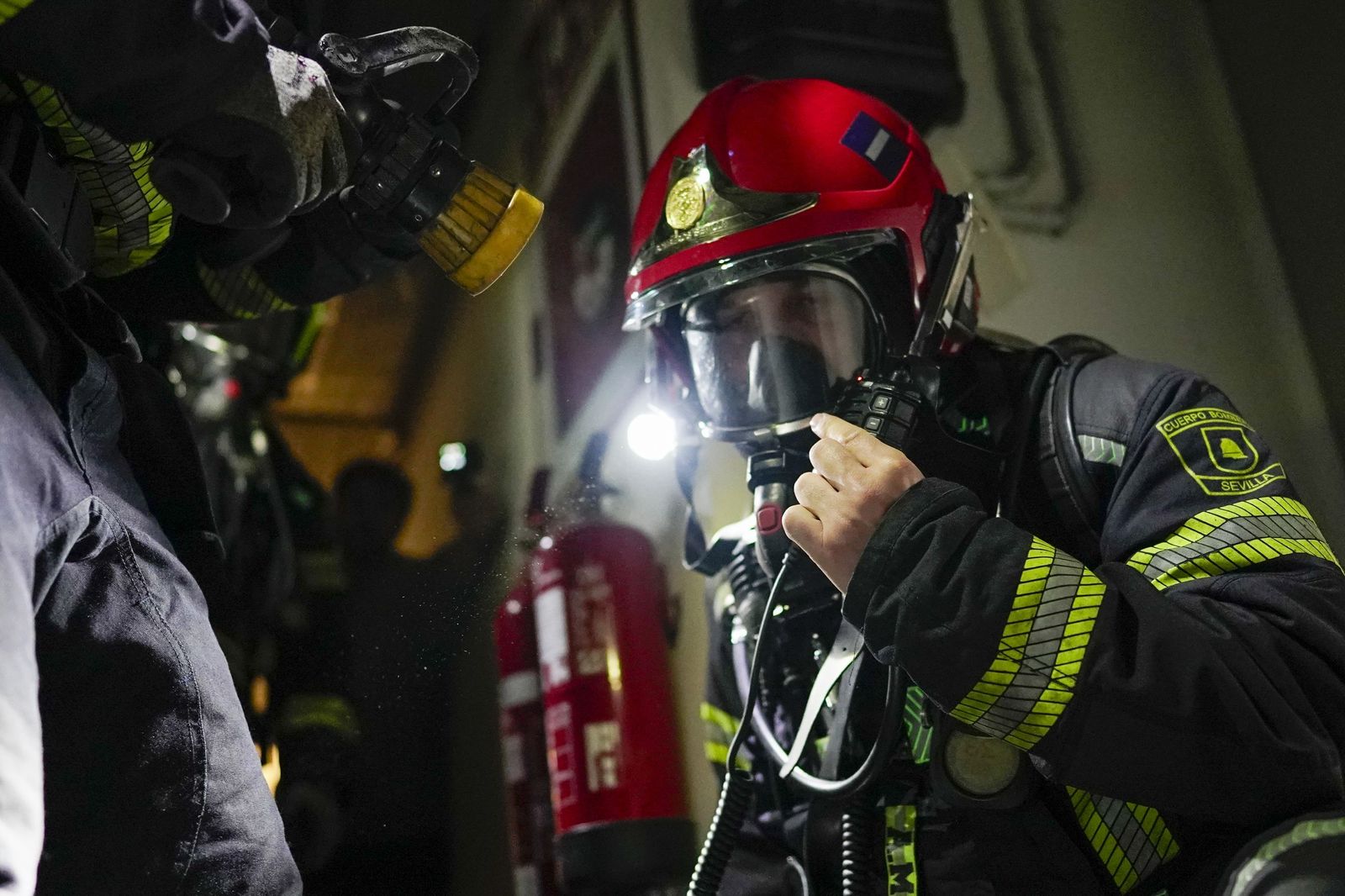 El simulacro de incendio organizado por el Servicio de Extinción de Incendios de los Bomberos, en imágenes