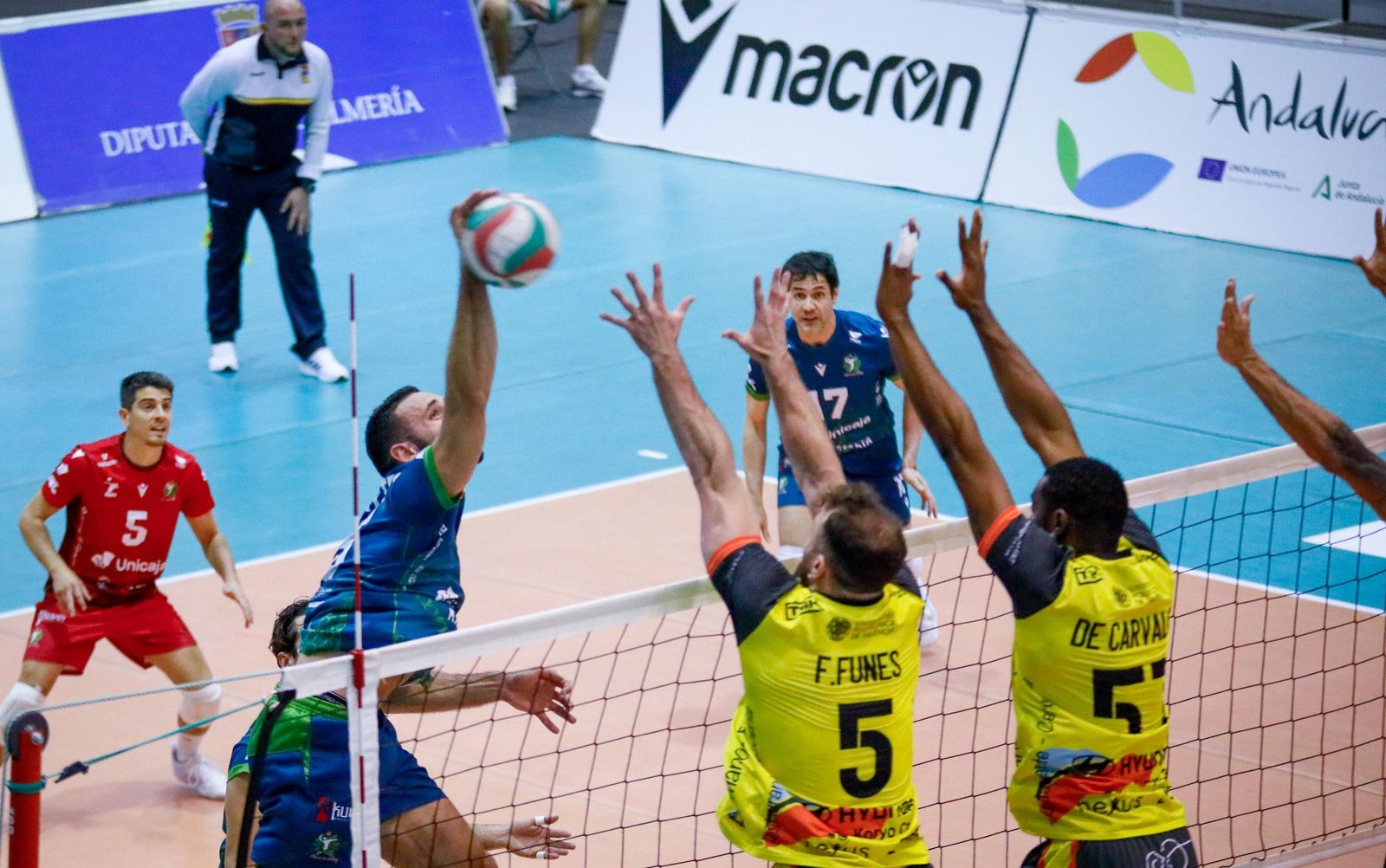 Las imágenes del Unicaja Costa de Almería-Leleman Conqueridor, primer partido del play off por el título de Superliga en Almería