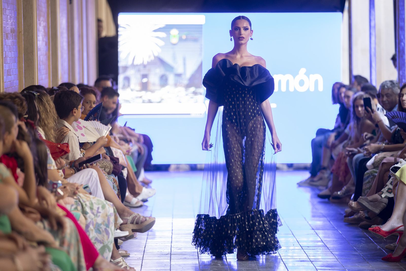 Imágenes del desfile 'Huelva provincia de moda' en la Gran Vía