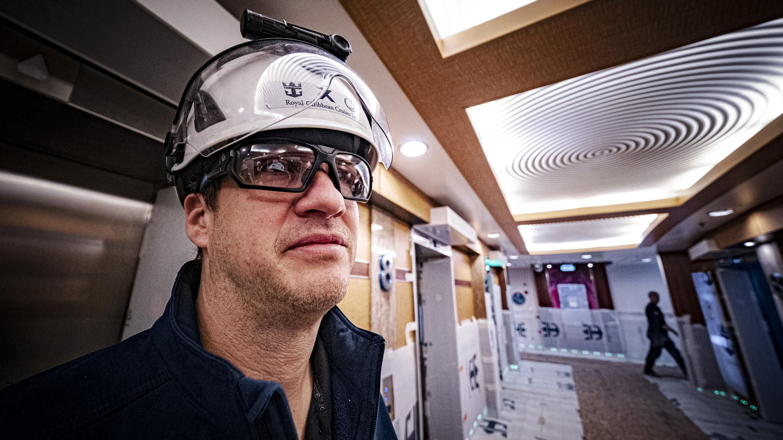 Las imágenes del interior del crucero 'Allure of the Seas' que se encuentra reparando en navantia Cádiz