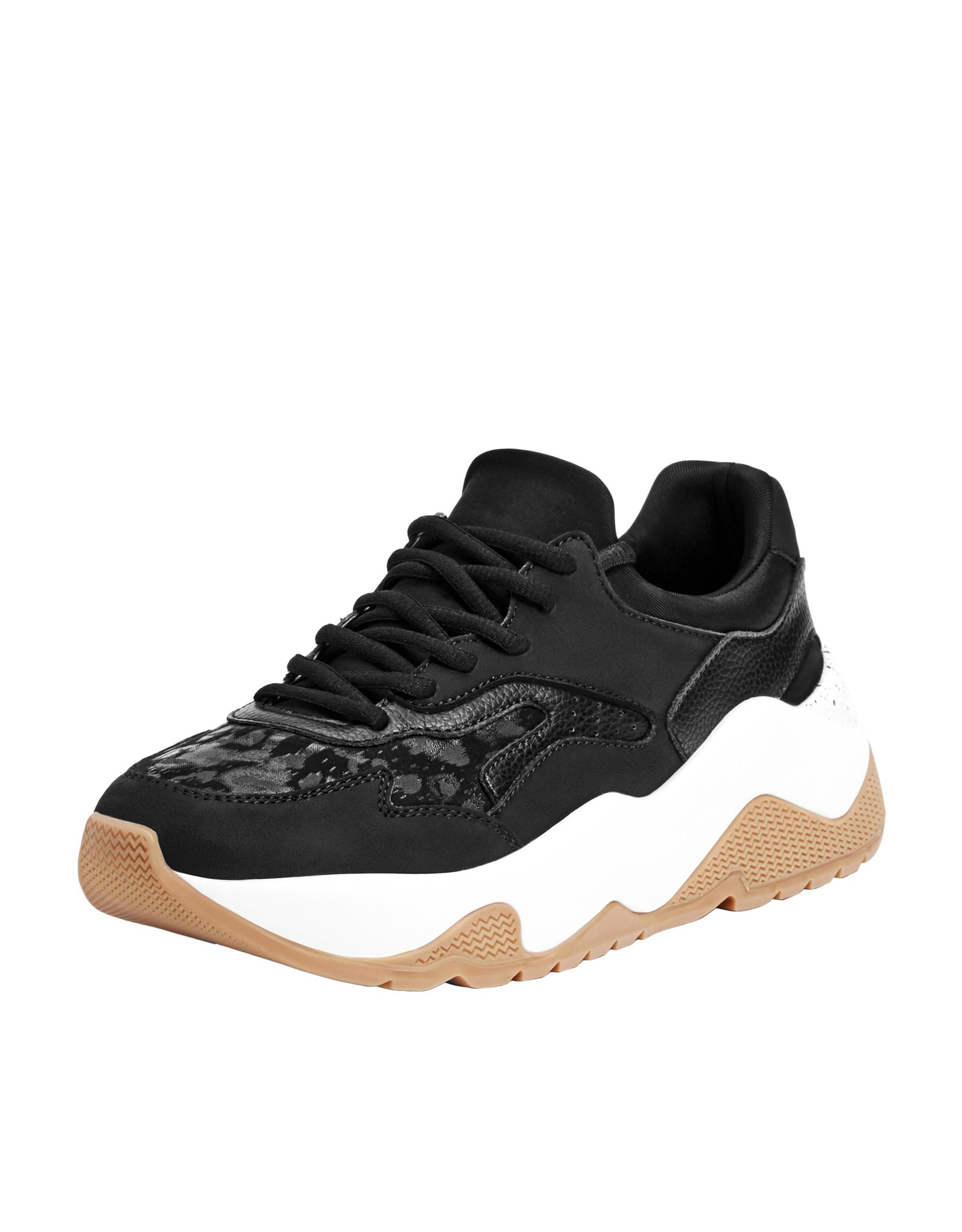 Ugly sneakers: inspiradas en el modelo 'Triple S' de Balenciaga. De Bershka. Los mejores zapatos de tendencia esta temporada