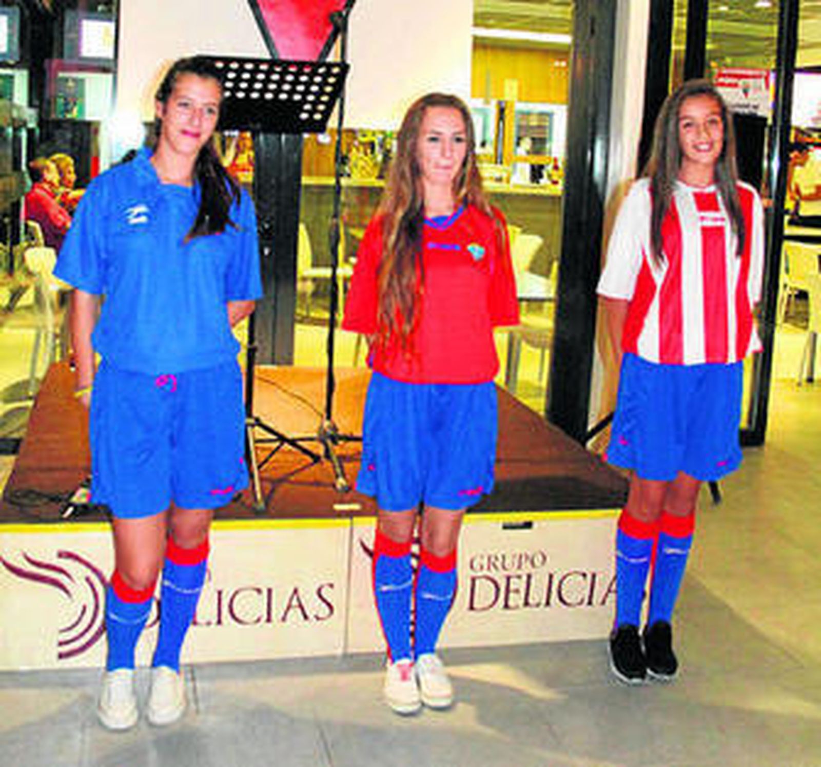 Las tres equipaciones para la presente temporada.
