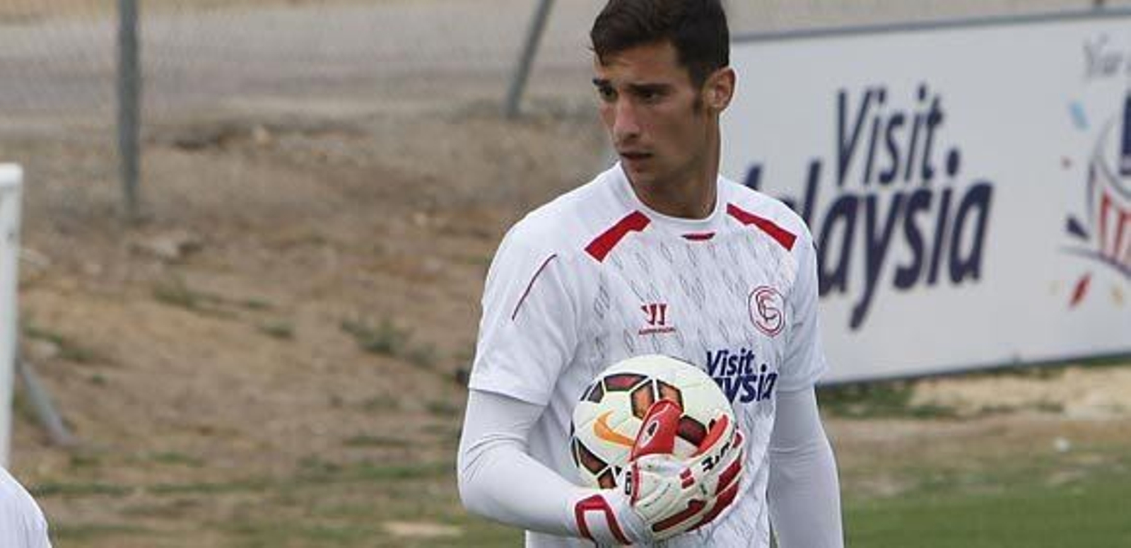Sergio Rico, con los deberes más que hechos