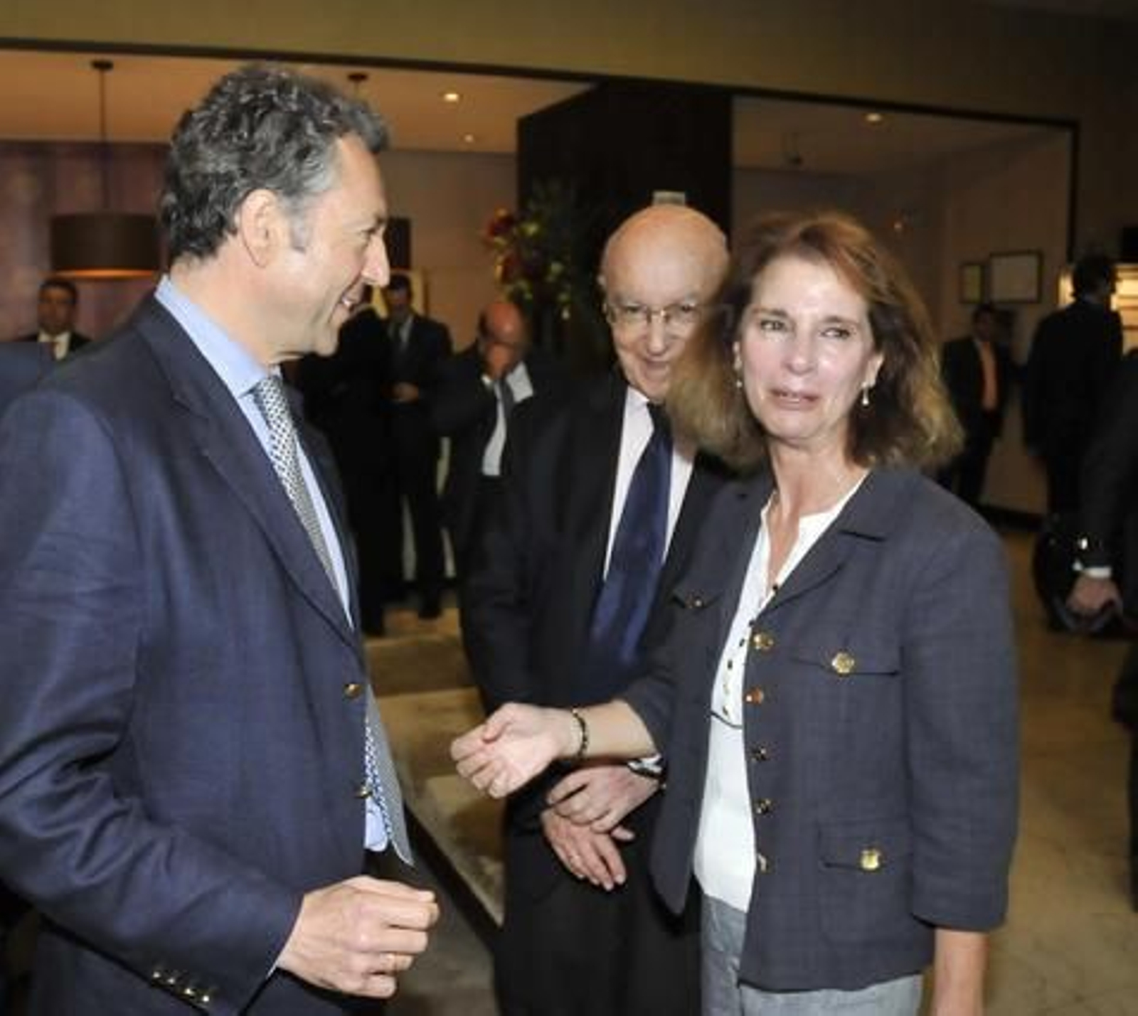 José Joly, Manuel Clavero e Isabel León, presidenta de la Academia de Bellas Artes de Sevilla.

Foto: Juan Carlos Vázquez y Victoria Hidalgo