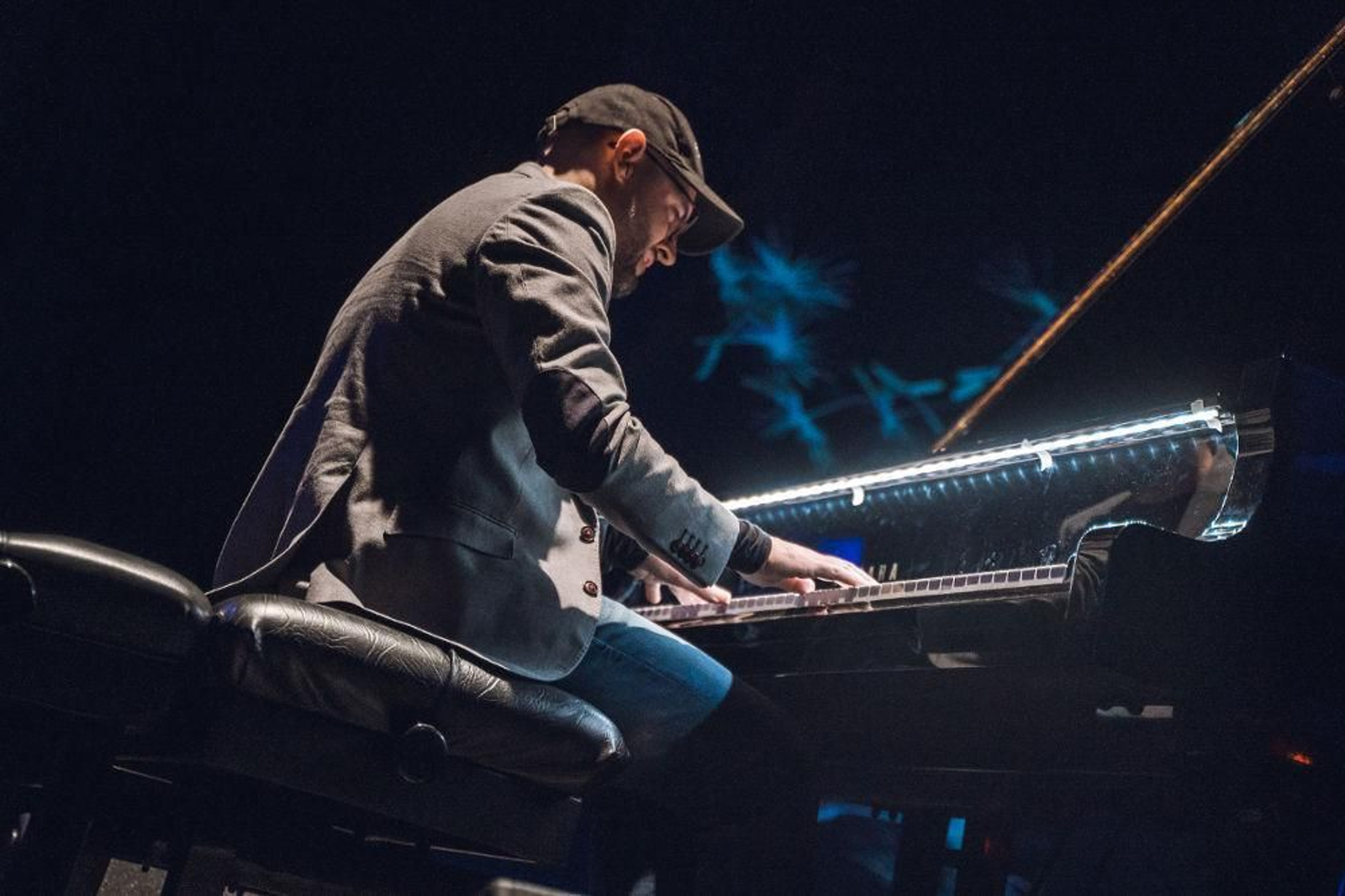 Borja Niso tocando el piano en este gran espectáculo.