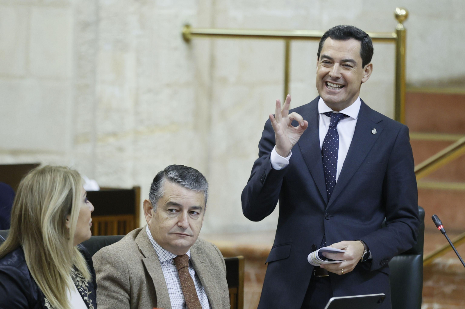 Juanma Moreno en la última sesión de control en el Parlamento de Andalucía.