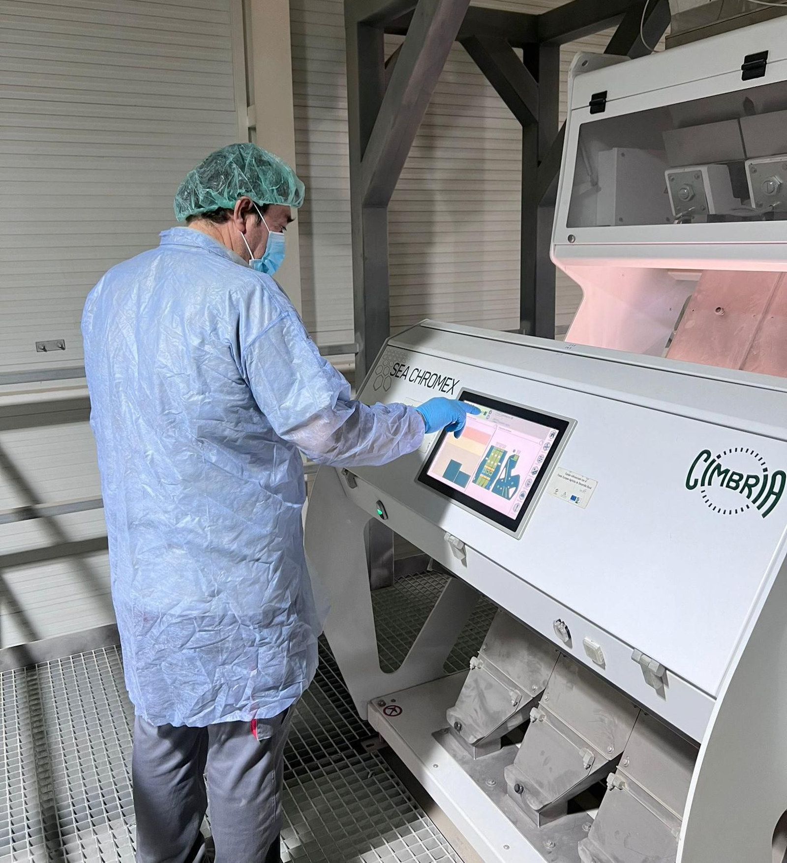 Máquina seleccionadora óptica de garbanzos. GDR Condado de Huelva