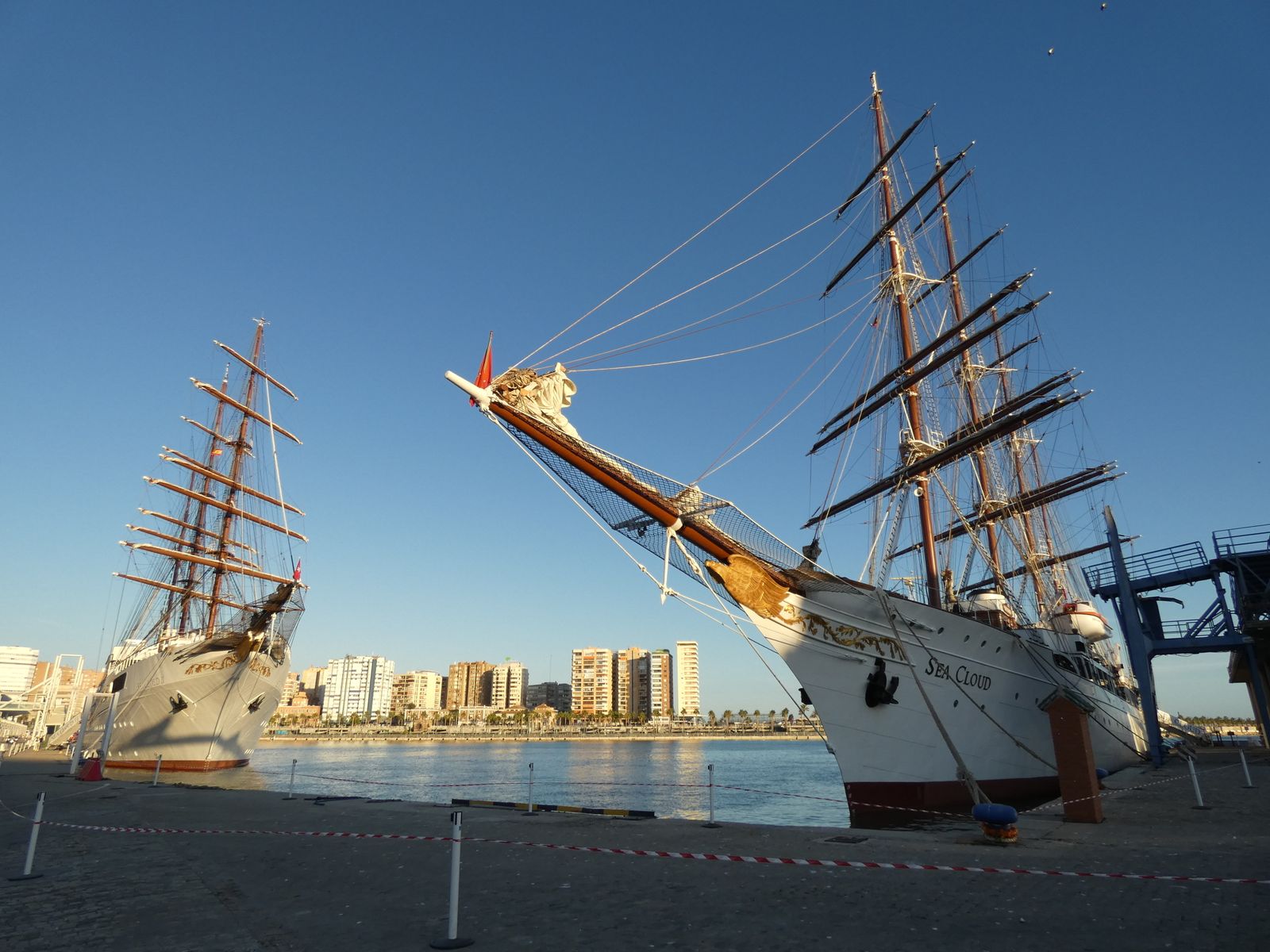 Los veleros 'Sea Cloud' y 'Sea Cloud 2', este domingo en el puerto de Málaga.