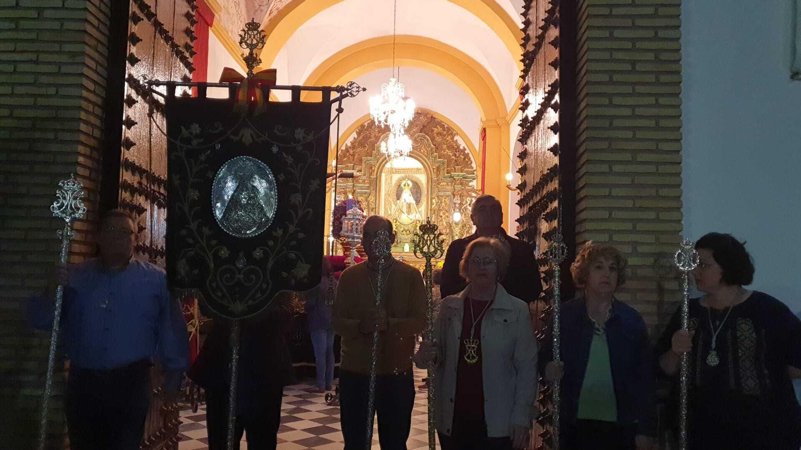 Lunes Santo en Castro del Río: La ofrenda floral de las escoltas romanas, en fotografías