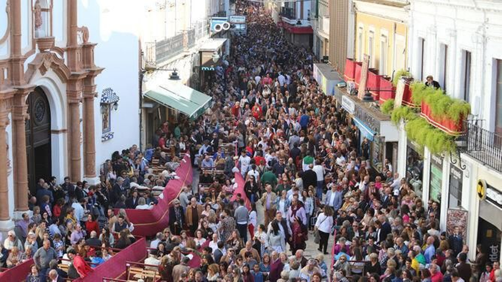Así fue la procesión del Cristo de la Vera+Cruz acompañado por la Legión en el año 2019
