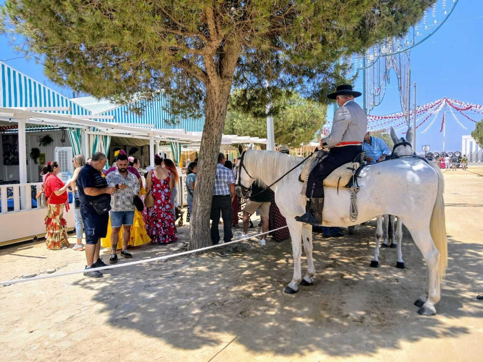 Las imágenes del jueves de fiesta en la Feria de Chiclana 2024