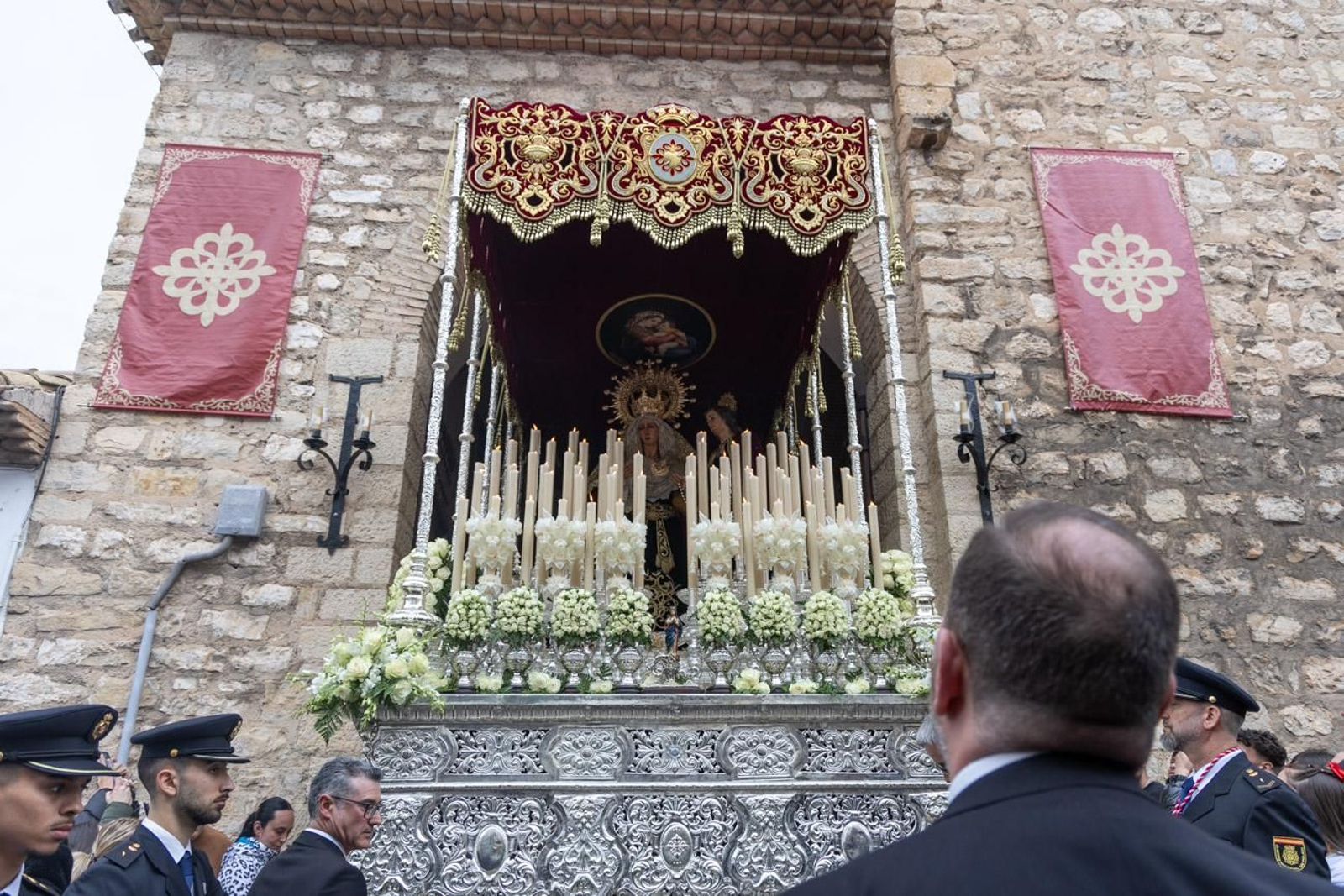 La temida lluvia impide el desarrollo normal de este Martes Santo