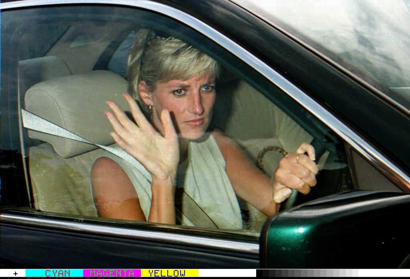 Lady Di en un vehículo pocos meses antes de fallecer en accidente Lady Di en un vehículo pocos meses antes de fallecer en accidente