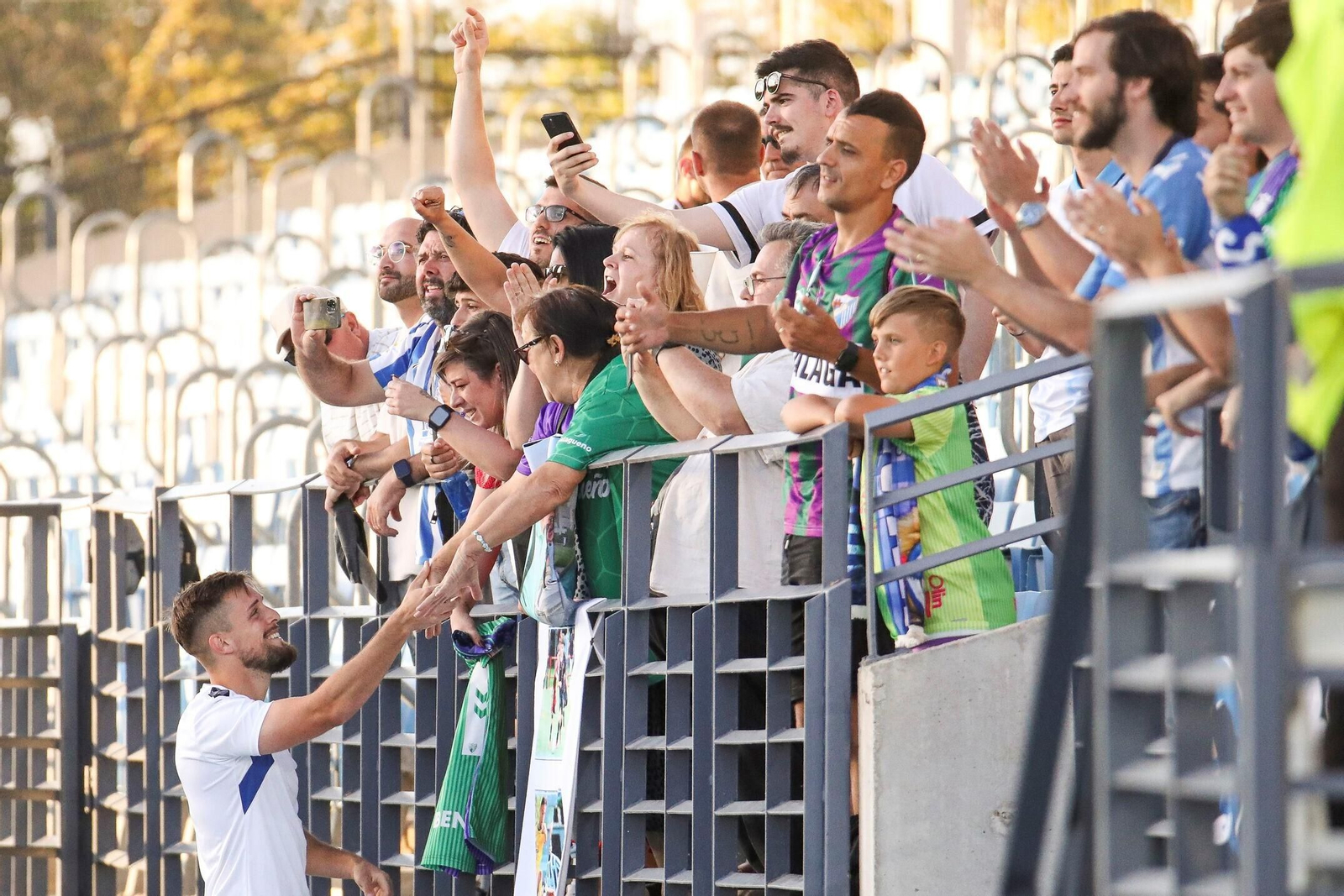 Búscate en las gradas del Alfredo Di Stéfano en el Real Madrid Castilla-Málaga CF