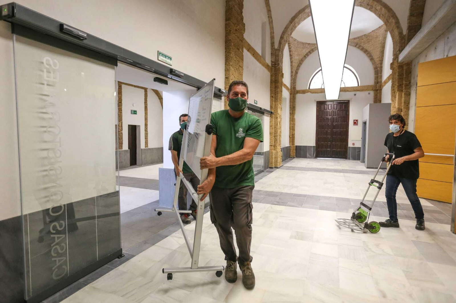 La apertura del Ayuntamiento de San Fernando ya rehabilitado, en imágenes