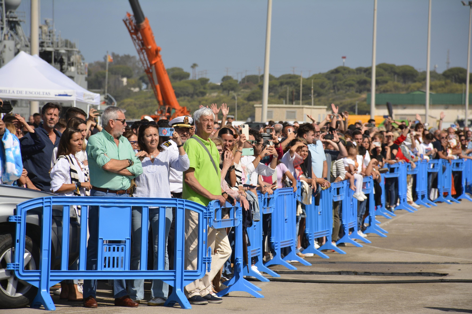 Armada: Las imágenes de la despedida a la fragata Navarra en la Base de Rota