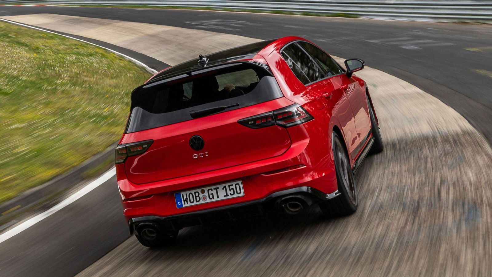 Esta versión ya se ha convertido en el Golf GTI más rápido del Infierno verde. Esta versión ya se ha convertido en el Golf GTI más rápido del Infierno verde.