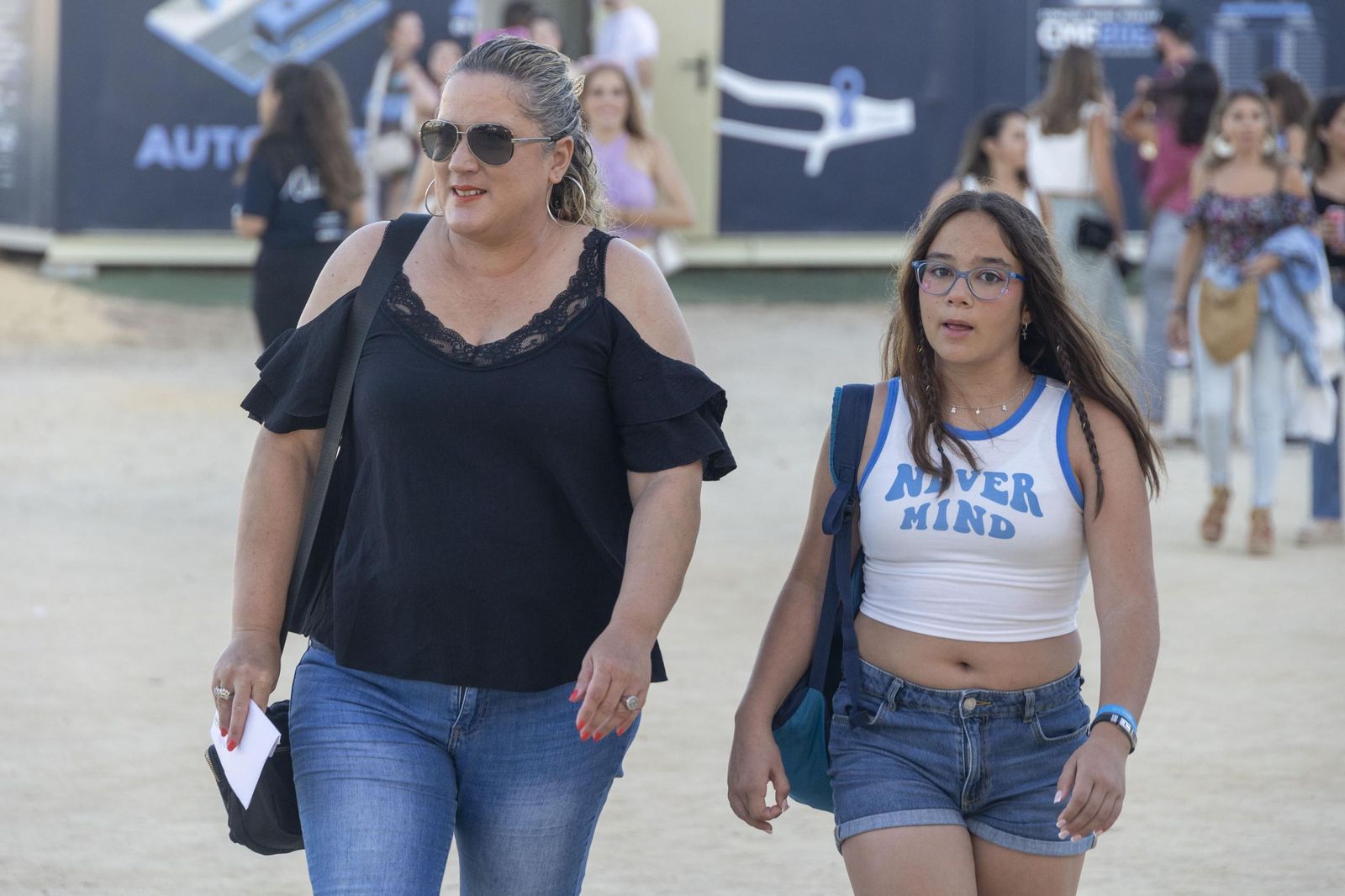 Búscate en las imágenes del concierto de Emilia en Concert Music Festival