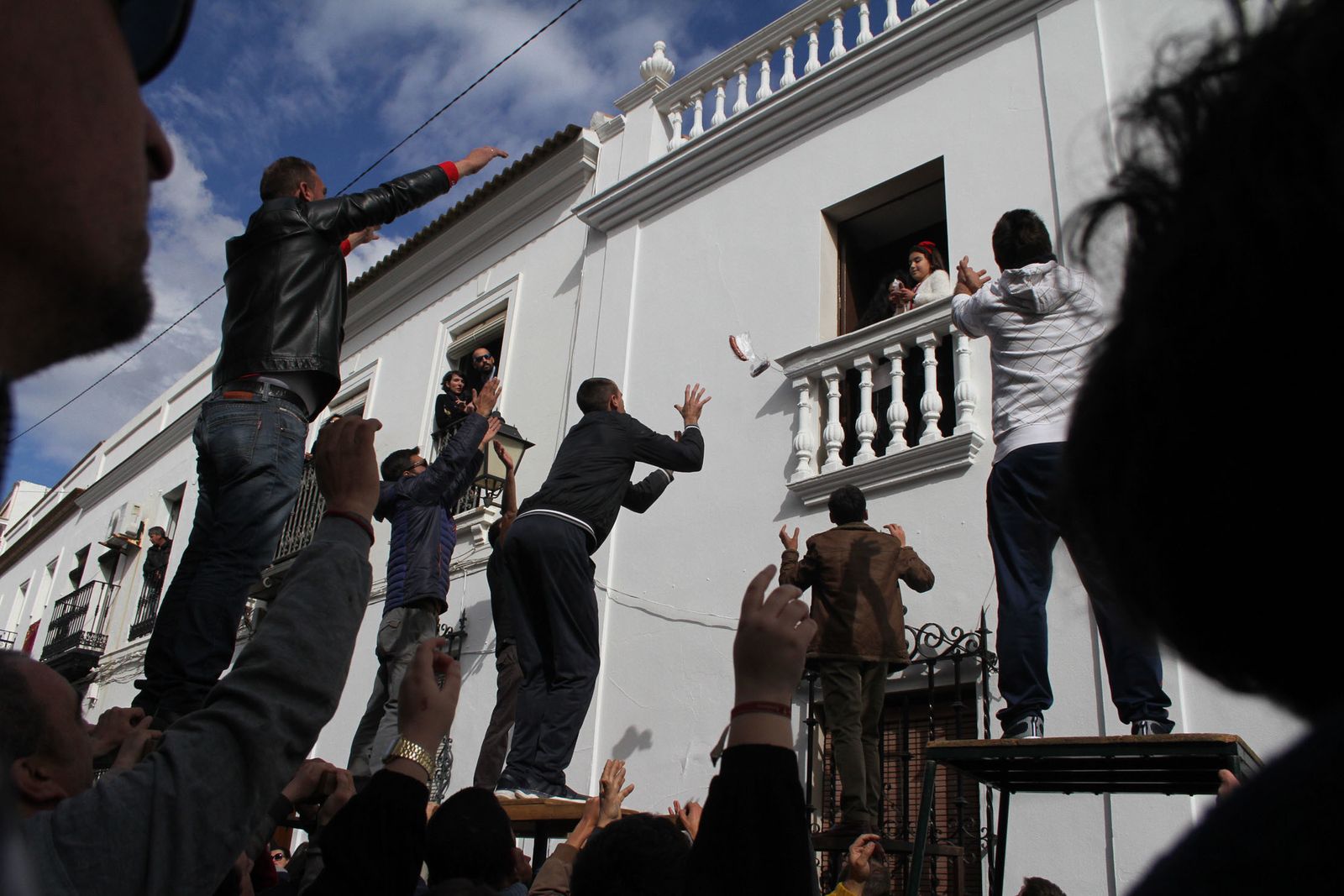 Imágenes de las tiradas en honor a San Antonio Abad en Trigueros