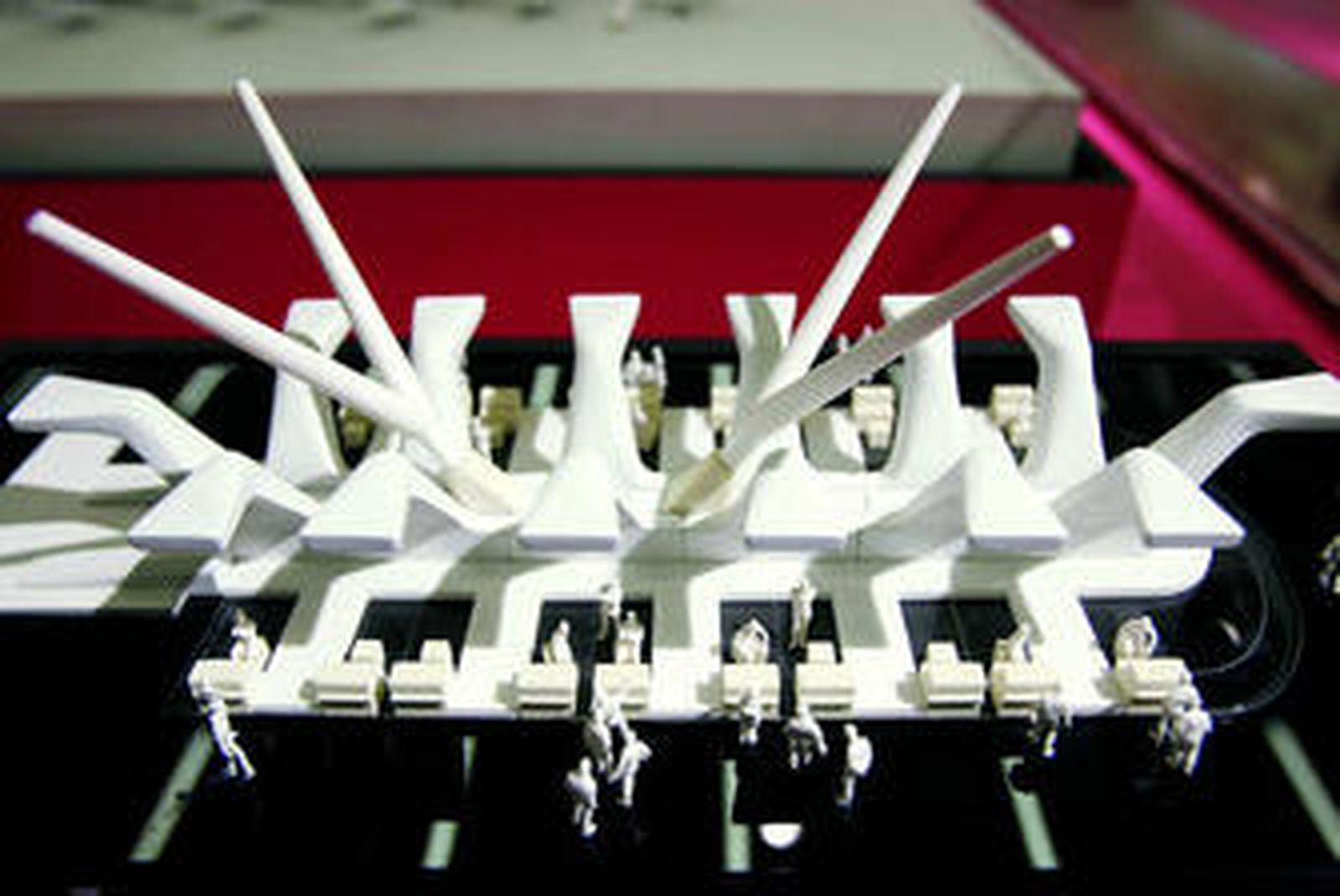 Maqueta de la terminal 4 del aeropuerto de Barajas, incluida en la exposición.