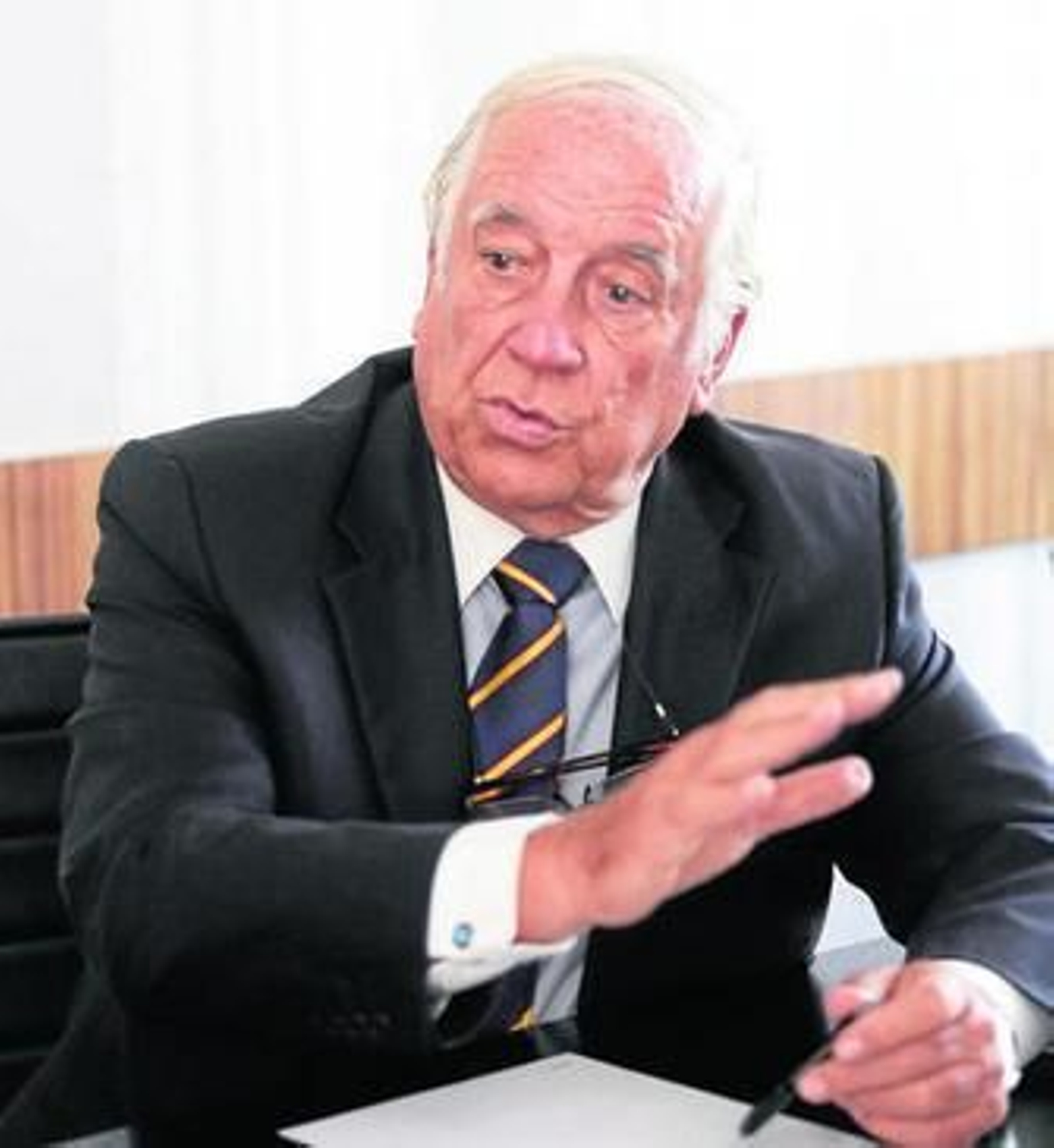 Carlos Espinosa de los Monteros, en un momento de la entrevista.