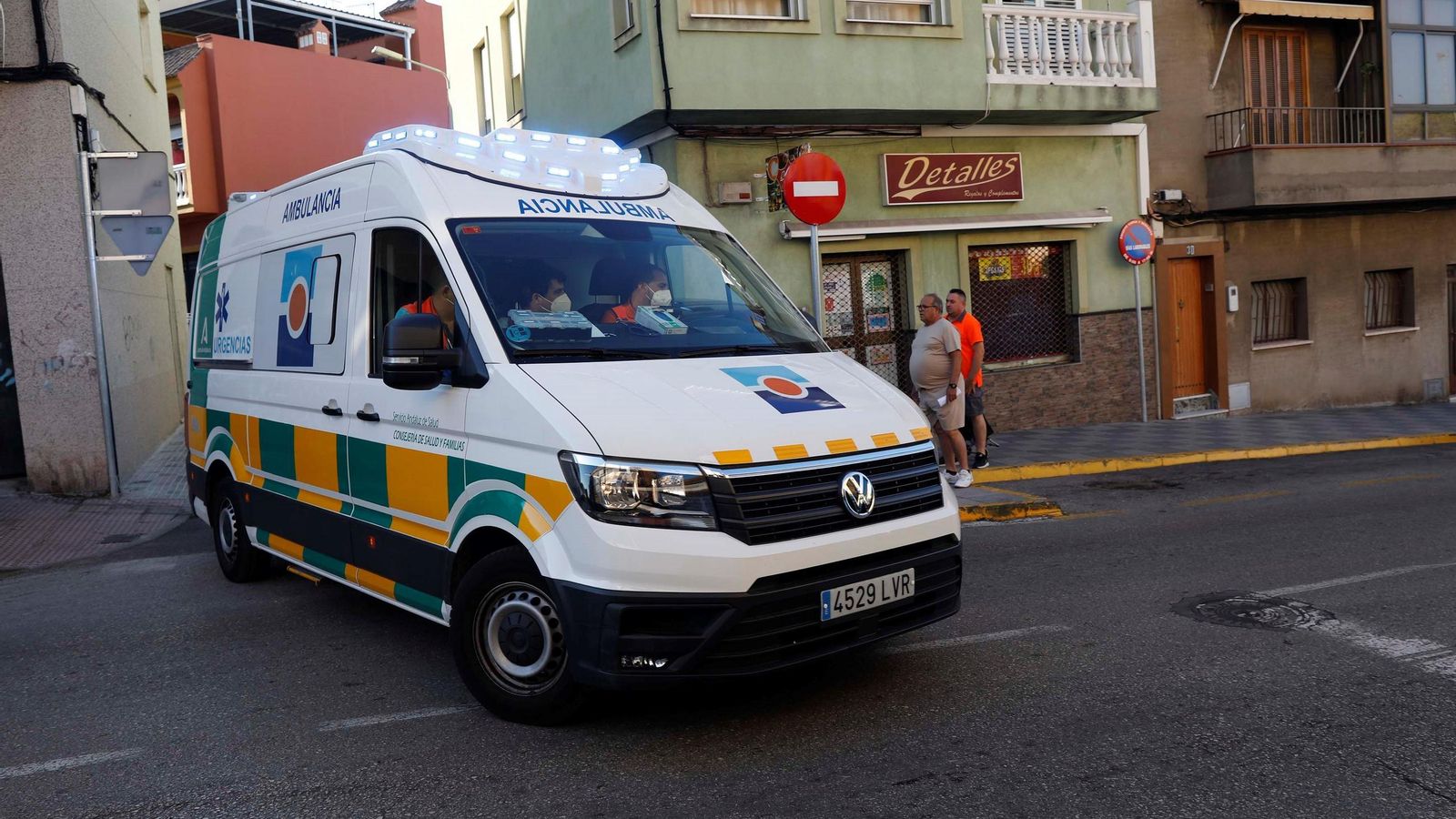 El detenido precisó de intervención sanitaria en el momento de producirse la actuación policial.