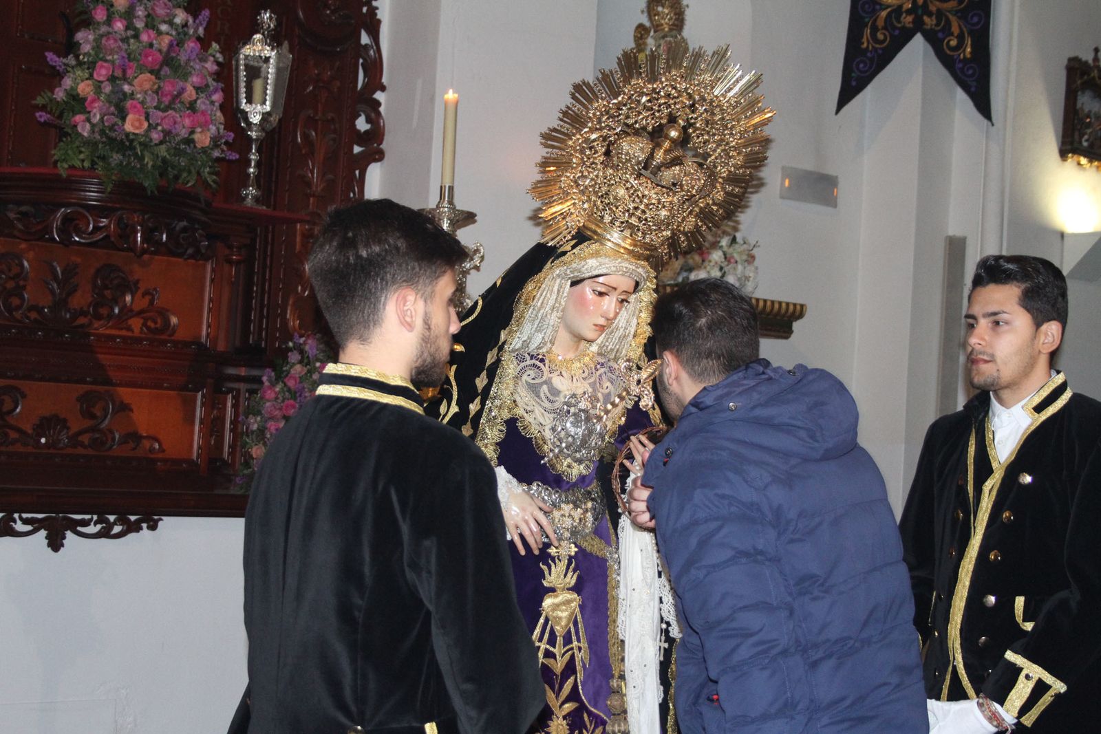 Imágenes del besamanos de La Virgen de la Soledad en la Concepción