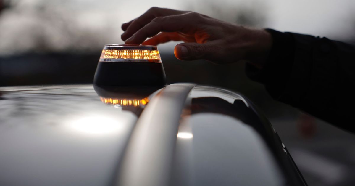 Ya están multando: estas son las posibles sanciones de la DGT por la baliza V-16