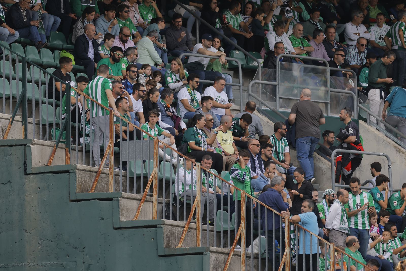 Búscate en las fotos del Betis-Osasuna