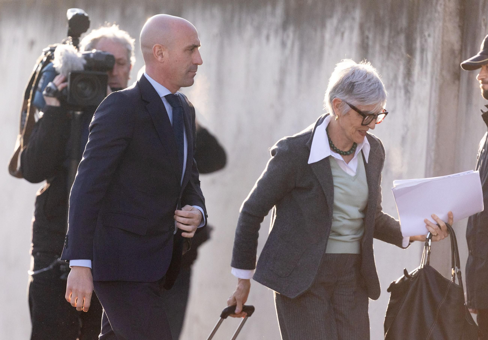 Las fotos del día de la declaración de Rubiales en el juicio